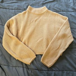 Comfy and warm 🍑 pull over for summer nights!